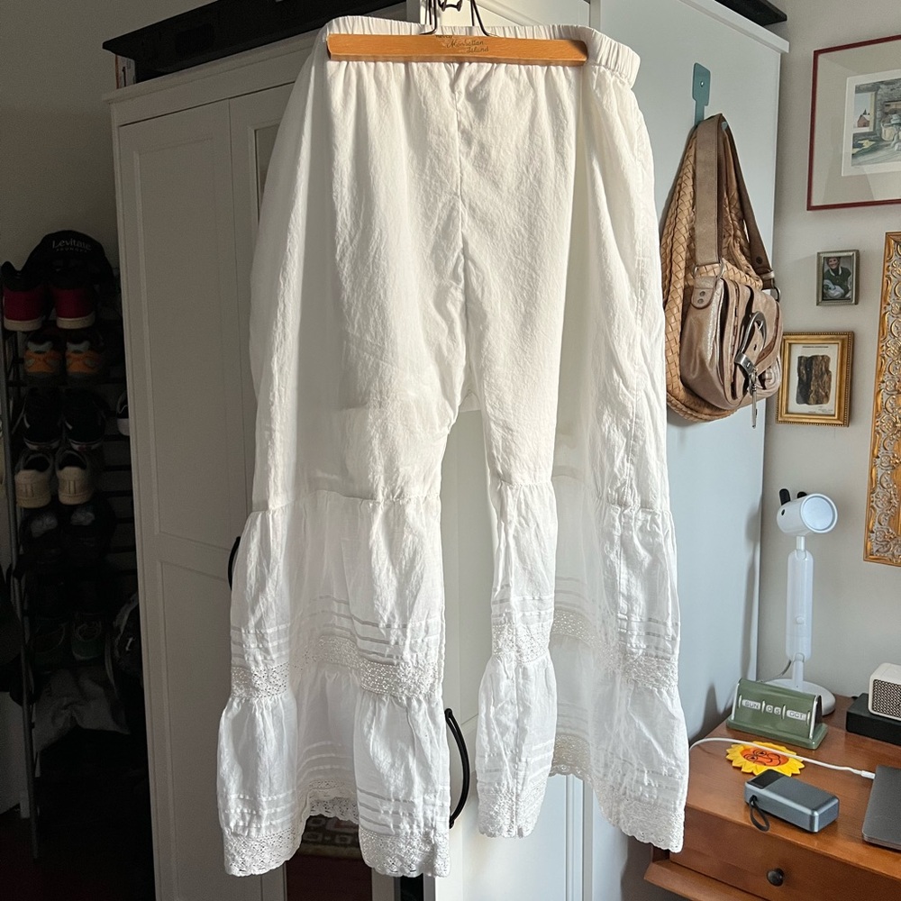 Bloomer style White Lace Trim Pants